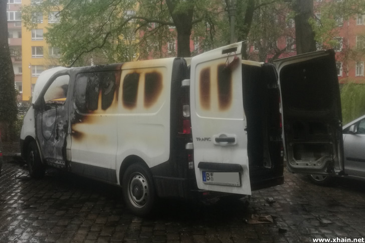 Ausgebrannter Lieferwagen am Paul-Lincke-Ufer Ausgebrannter Lieferwagen am Paul-Lincke-Ufer