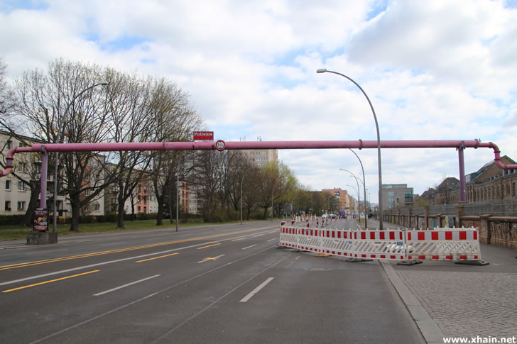 Auf der Stralauer Allee wird ein Radweg errichtet