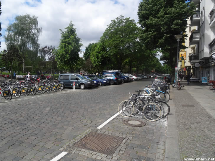 Fahrradabstellanlage in der Sonntagstraße Fahrradabstellanlage in der Sonntagstraße