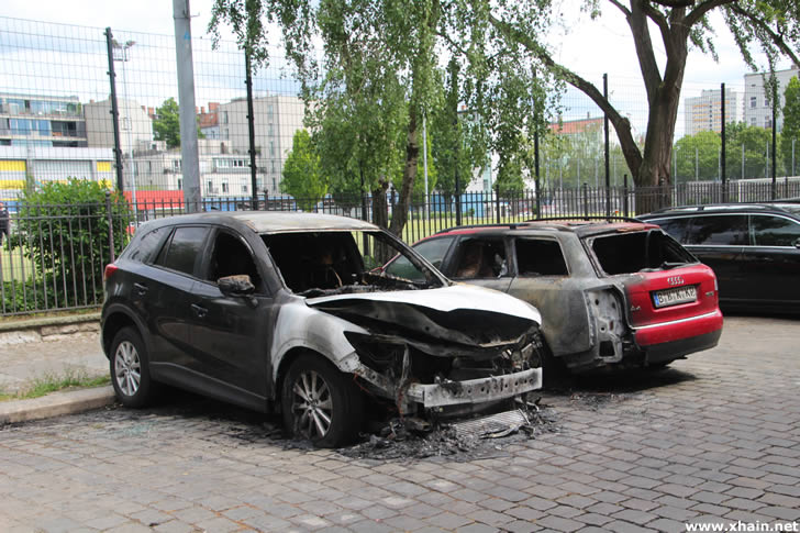 Autowracks in der Weserstraße