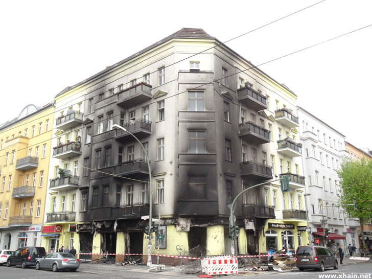 Friedrichshain: Matratzenladen ausgebrannt Friedrichshain: Matratzenladen ausgebrannt