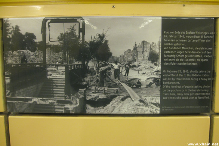 Erinnerungszeichens für die Opfer des Luftangriffs vom 26. Februar 1945 im U-Bahnhof Weberwiese Erinnerungszeichens für die Opfer des Luftangriffs vom 26. Februar 1945 im U-Bahnhof Weberwiese