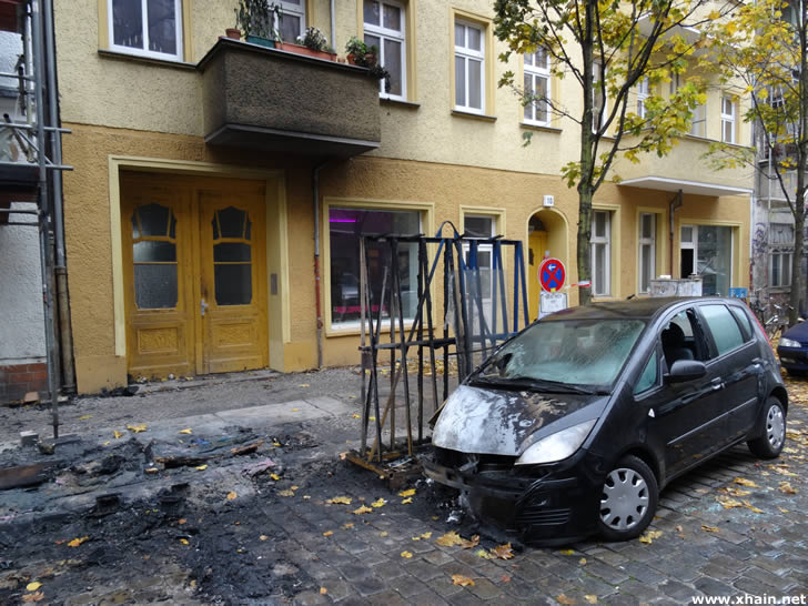 In der Gryphiusstraße griff ein Feuer auf geparkte Autos über