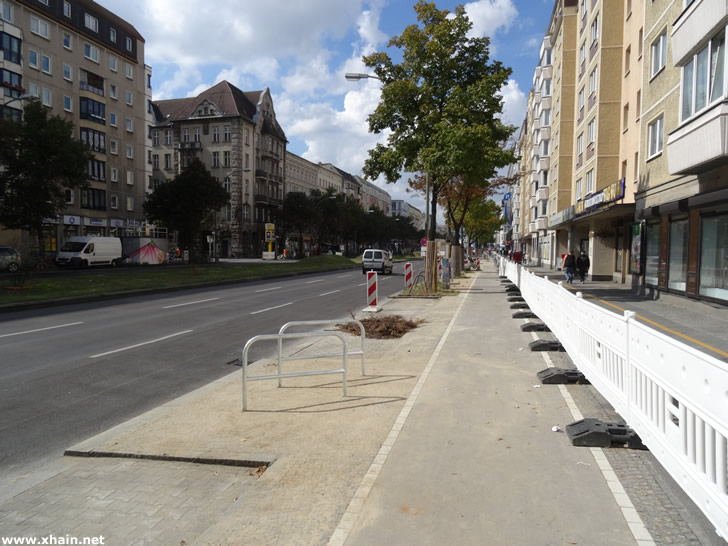 Neuer Radweg an der Frankfurter Allee Neuer Radweg an der Frankfurter Allee
