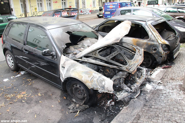 Abgebrannte Autos in der Scharnweberstraße